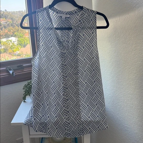 Sleeveless Women’s Blouse Tank Top Medium, Blue & White, Sheer Geometric Pattern - Picture 5 of 13